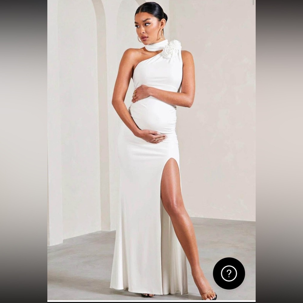 Club L London.White One-Shoulder Maternity Dress with flowers.